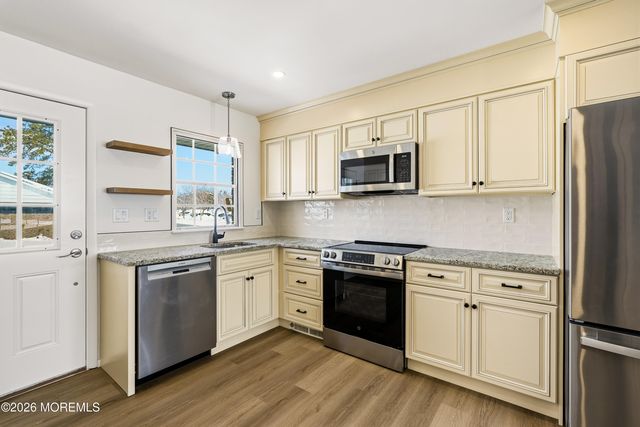 32B Buckingham Drive, Manchester, NJ 08759