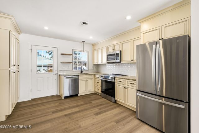 32B Buckingham Drive, Manchester, NJ 08759