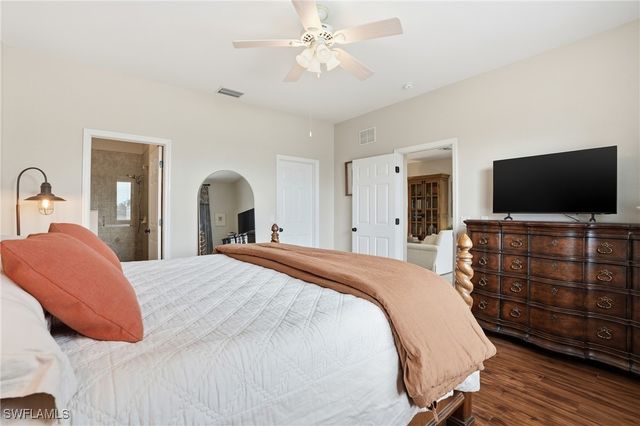 14282 Manchester DR, Naples, FL 34114