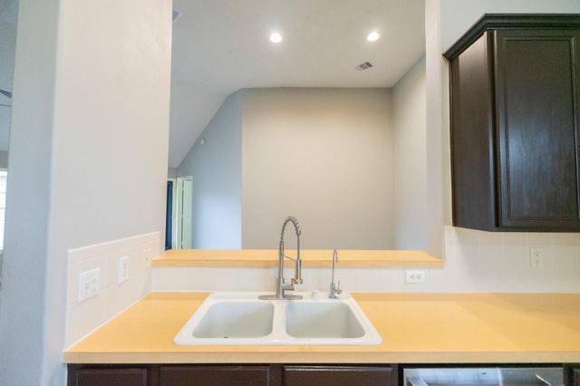 822 Oak Lodge Court, League City, TX 77573