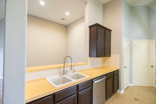 822 Oak Lodge Court, League City, TX 77573