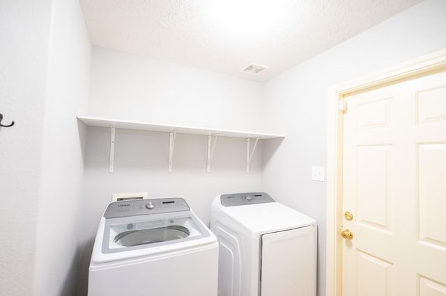 822 Oak Lodge Court, League City, TX 77573