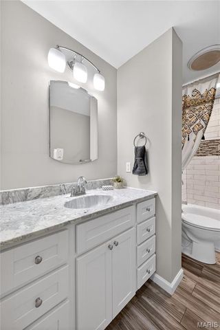 28 Saint Lawrence Drive, St Peters, MO 63376