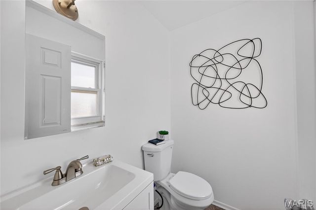 28 Saint Lawrence Drive, St Peters, MO 63376