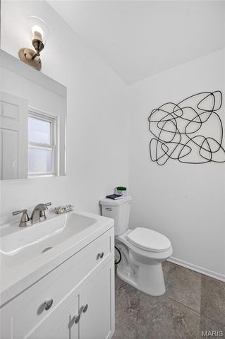 28 Saint Lawrence Drive, St Peters, MO 63376