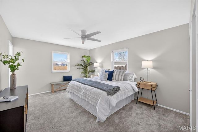 28 Saint Lawrence Drive, St Peters, MO 63376