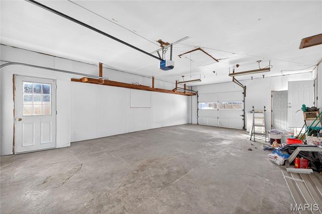 28 Saint Lawrence Drive, St Peters, MO 63376