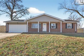 28 Saint Lawrence Drive, St Peters, MO 63376