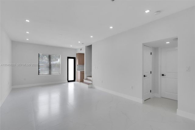 337 W 28th St, Miami Beach, FL 33140