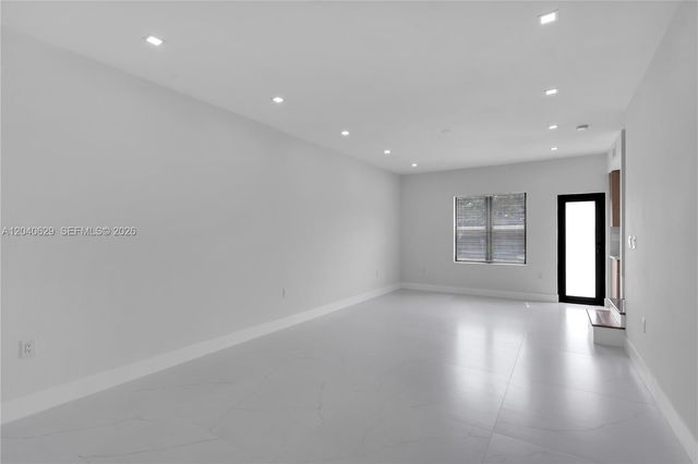 337 W 28th St, Miami Beach, FL 33140