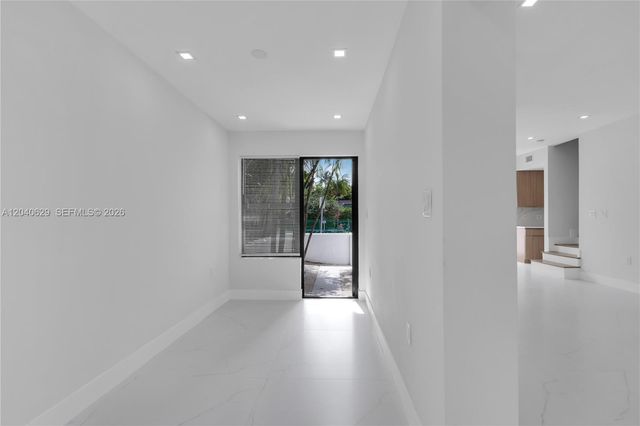 337 W 28th St, Miami Beach, FL 33140