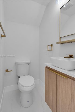 337 W 28th St, Miami Beach, FL 33140