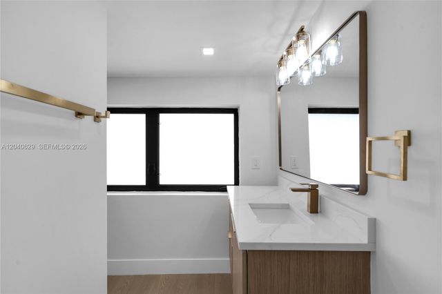 337 W 28th St, Miami Beach, FL 33140