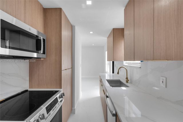 337 W 28th St, Miami Beach, FL 33140