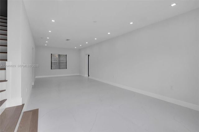 337 W 28th St, Miami Beach, FL 33140