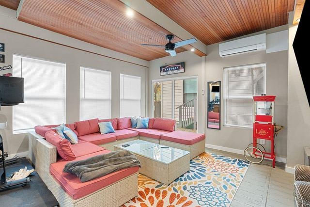 1703 Meadowbrook DR, Austin, TX 78703