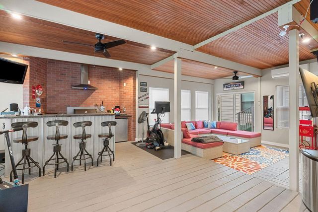 1703 Meadowbrook DR, Austin, TX 78703