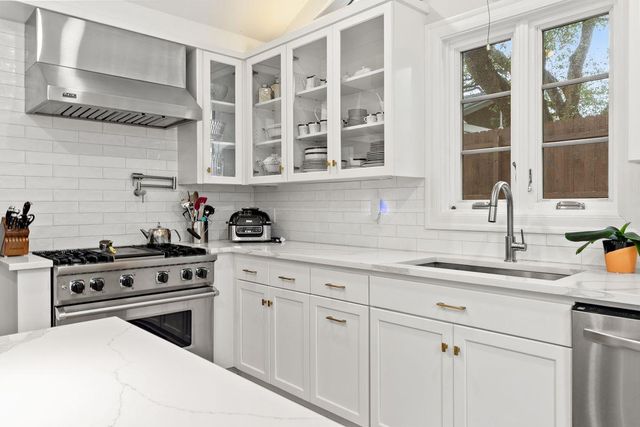 1703 Meadowbrook DR, Austin, TX 78703