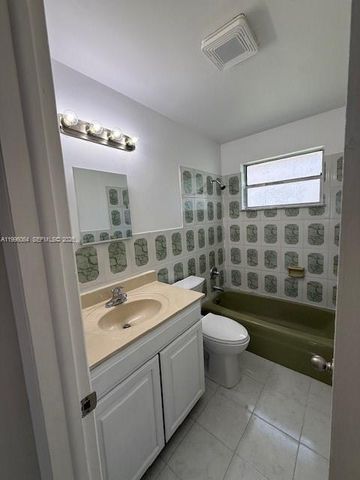 6071 SW 33rd St 1, Miramar, FL 33023
