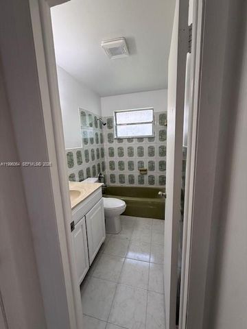 6071 SW 33rd St 1, Miramar, FL 33023