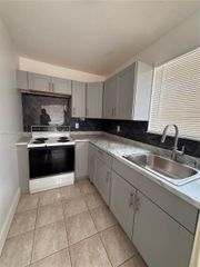 6071 SW 33rd St 1, Miramar, FL 33023
