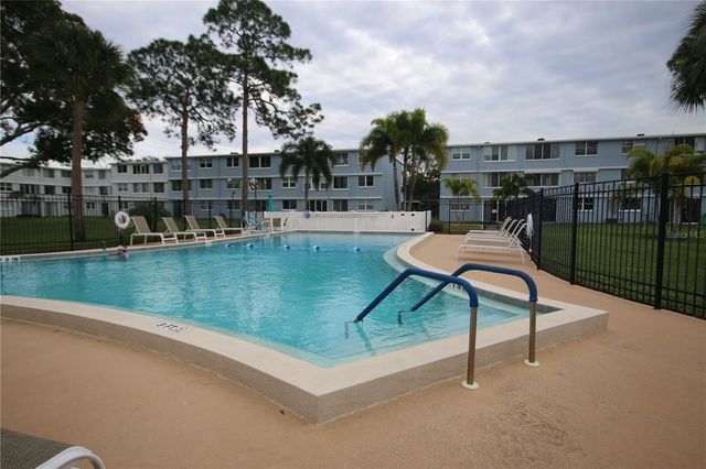 4880 LOCUST STREET NE 338, St Petersburg, FL 33703