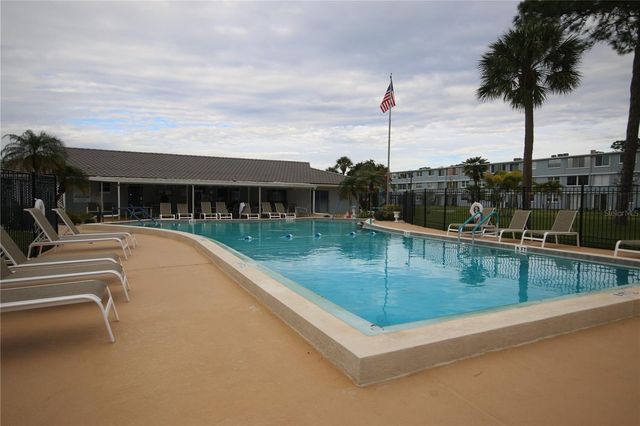 4880 LOCUST STREET NE 338, St Petersburg, FL 33703