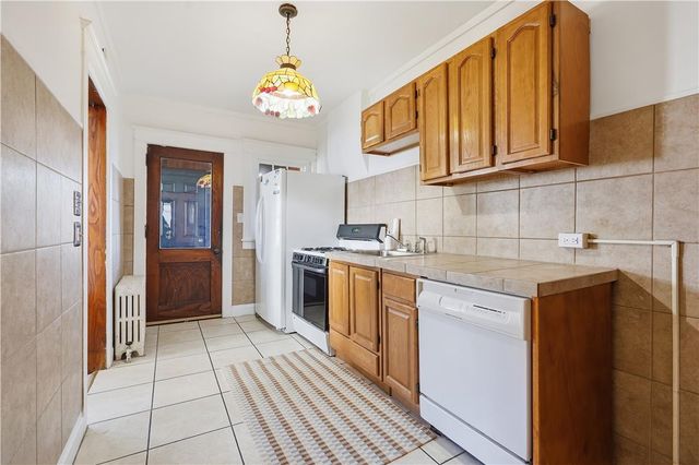 7 East Elizabeth Avenue, Bethlehem City, PA 18018