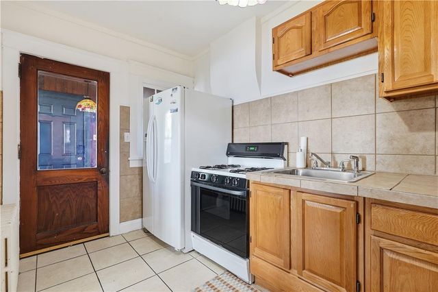 7 East Elizabeth Avenue, Bethlehem City, PA 18018