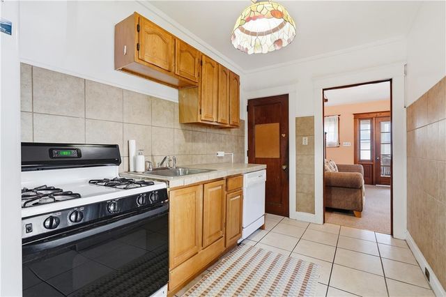 7 East Elizabeth Avenue, Bethlehem City, PA 18018