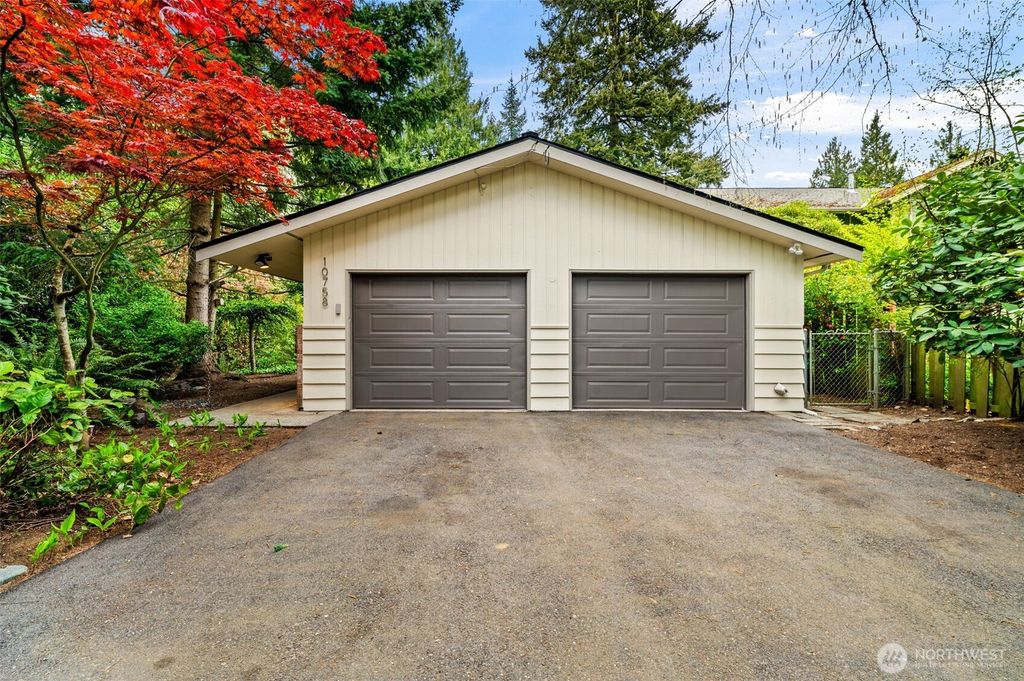 10758 Ashworth Avenue N, Seattle, WA 98133