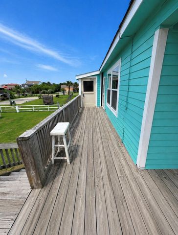 906 Moms Road, Port Bolivar, TX 77650