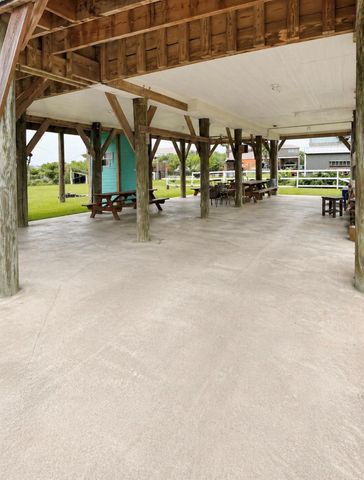 906 Moms Road, Port Bolivar, TX 77650
