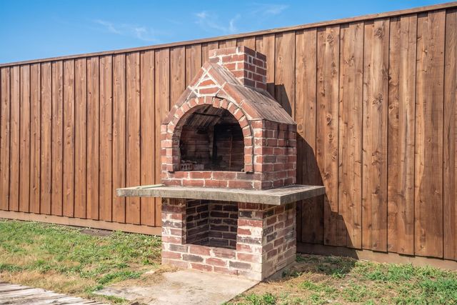 14812 Ledgeview Court, Balch Springs, TX 75180