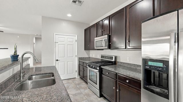 446 W Charles L Mckay Street, Vail, AZ 85641