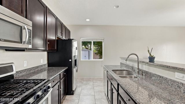 446 W Charles L Mckay Street, Vail, AZ 85641