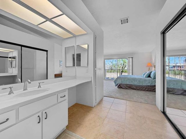 500 S Farrell Drive J64, Palm Springs, CA 92262