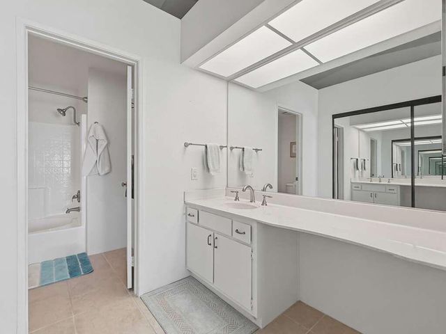 500 S Farrell Drive J64, Palm Springs, CA 92262