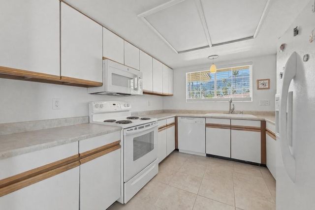 500 S Farrell Drive J64, Palm Springs, CA 92262