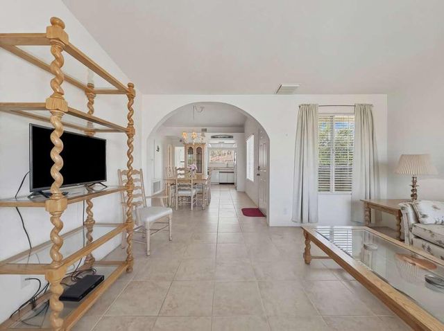 500 S Farrell Drive J64, Palm Springs, CA 92262