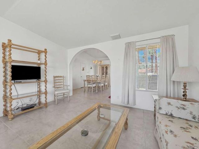 500 S Farrell Drive J64, Palm Springs, CA 92262