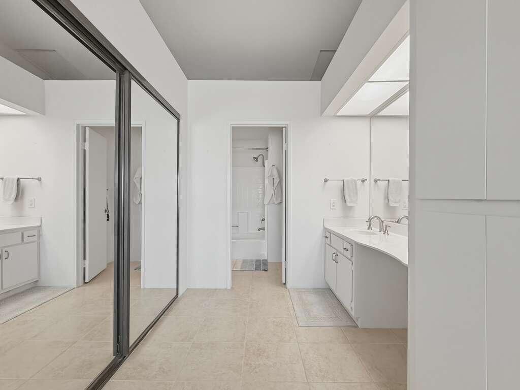 Image 20 of property listing at 500 S Farrell Drive J64, Palm Springs, CA 92262