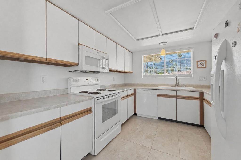 Image 22 of property listing at 500 S Farrell Drive J64, Palm Springs, CA 92262