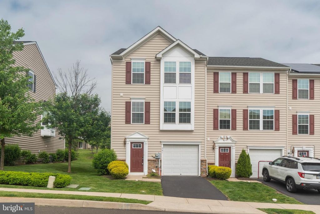 201 SUSAN CIR, North Wales, PA 19454