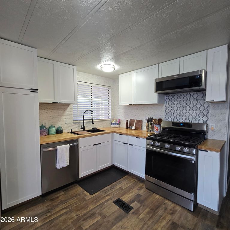 8401 N 67TH Avenue 10, Glendale, AZ 85302 — photo 2