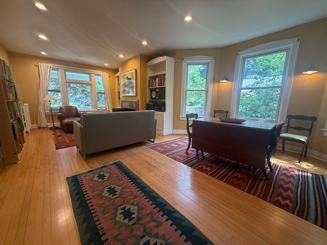 1004 Ashland Avenue 1, Evanston, IL 60202