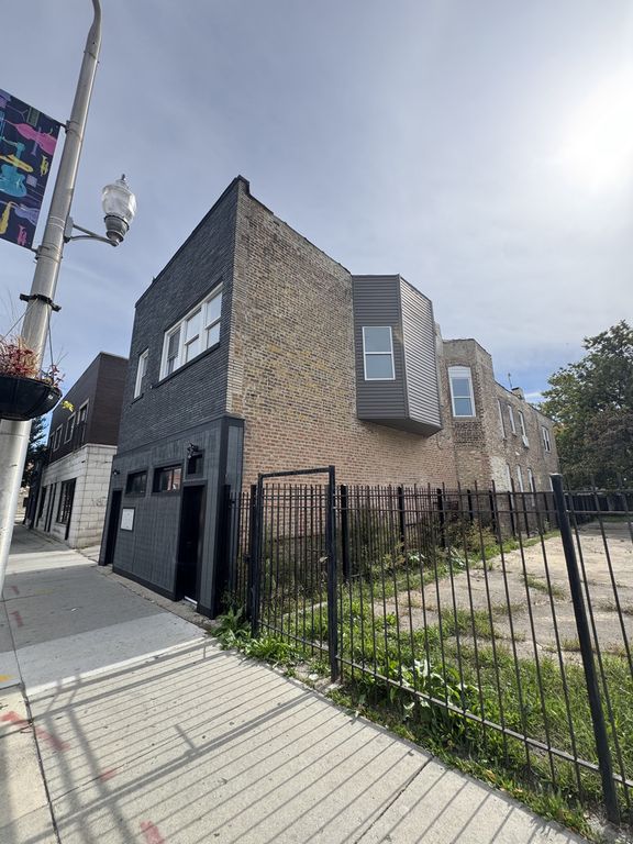 3447 W Chicago Avenue, Chicago, IL 60651 — photo 2