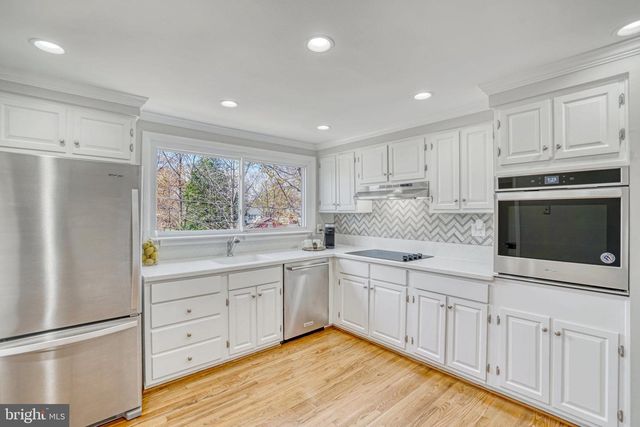 12805 POINT PLEASANT DR, Fairfax, VA 22033