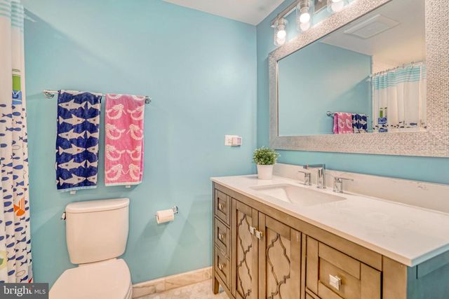 12805 POINT PLEASANT DR, Fairfax, VA 22033