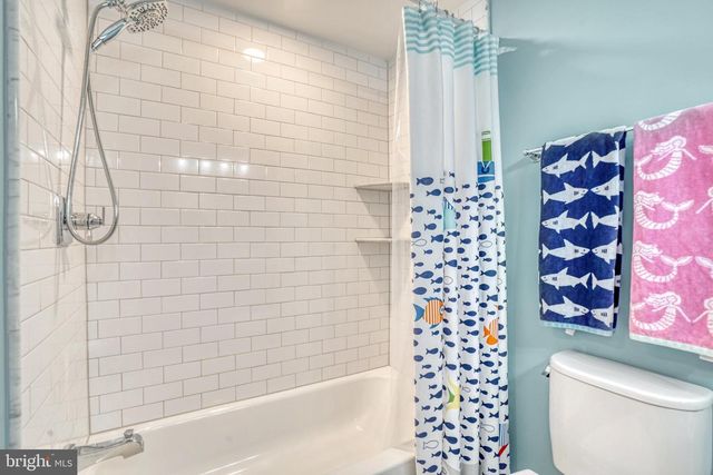 12805 POINT PLEASANT DR, Fairfax, VA 22033